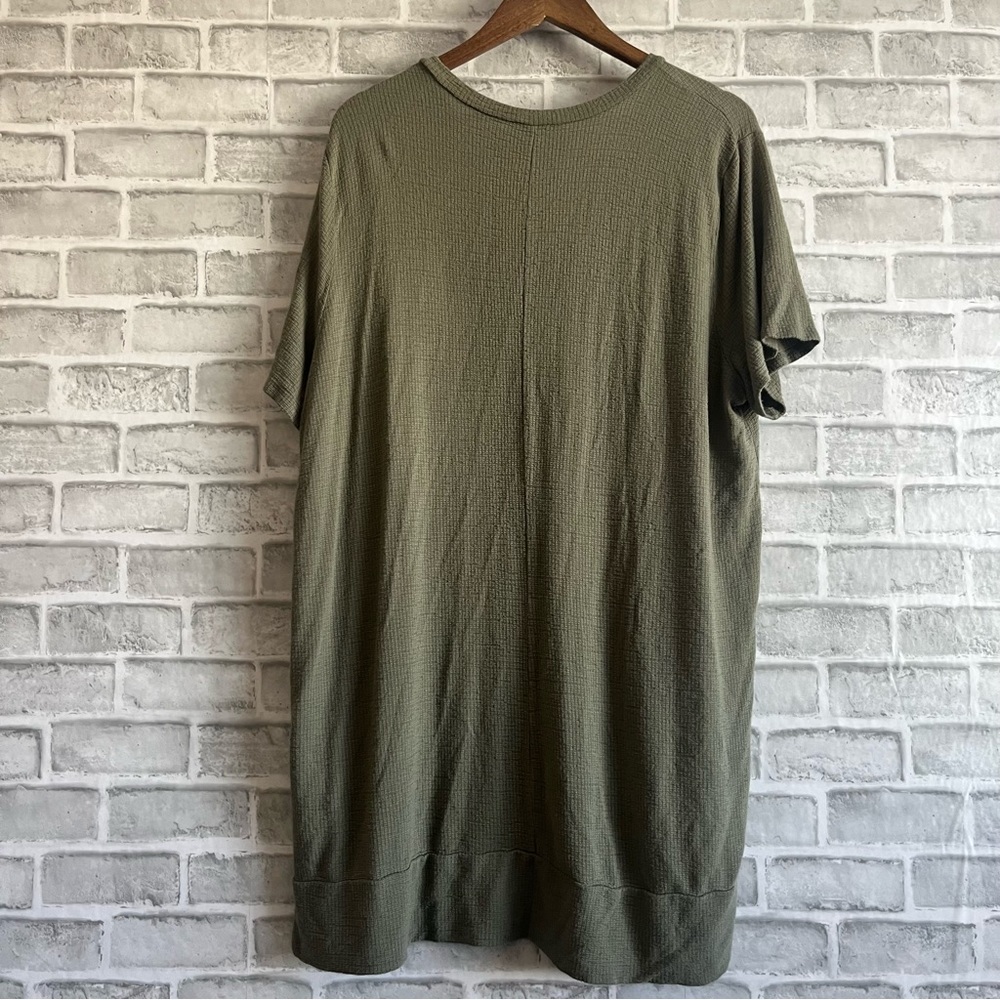 Adrianna Papell Olive Short Sleeve Tee - Picture 5 of 6